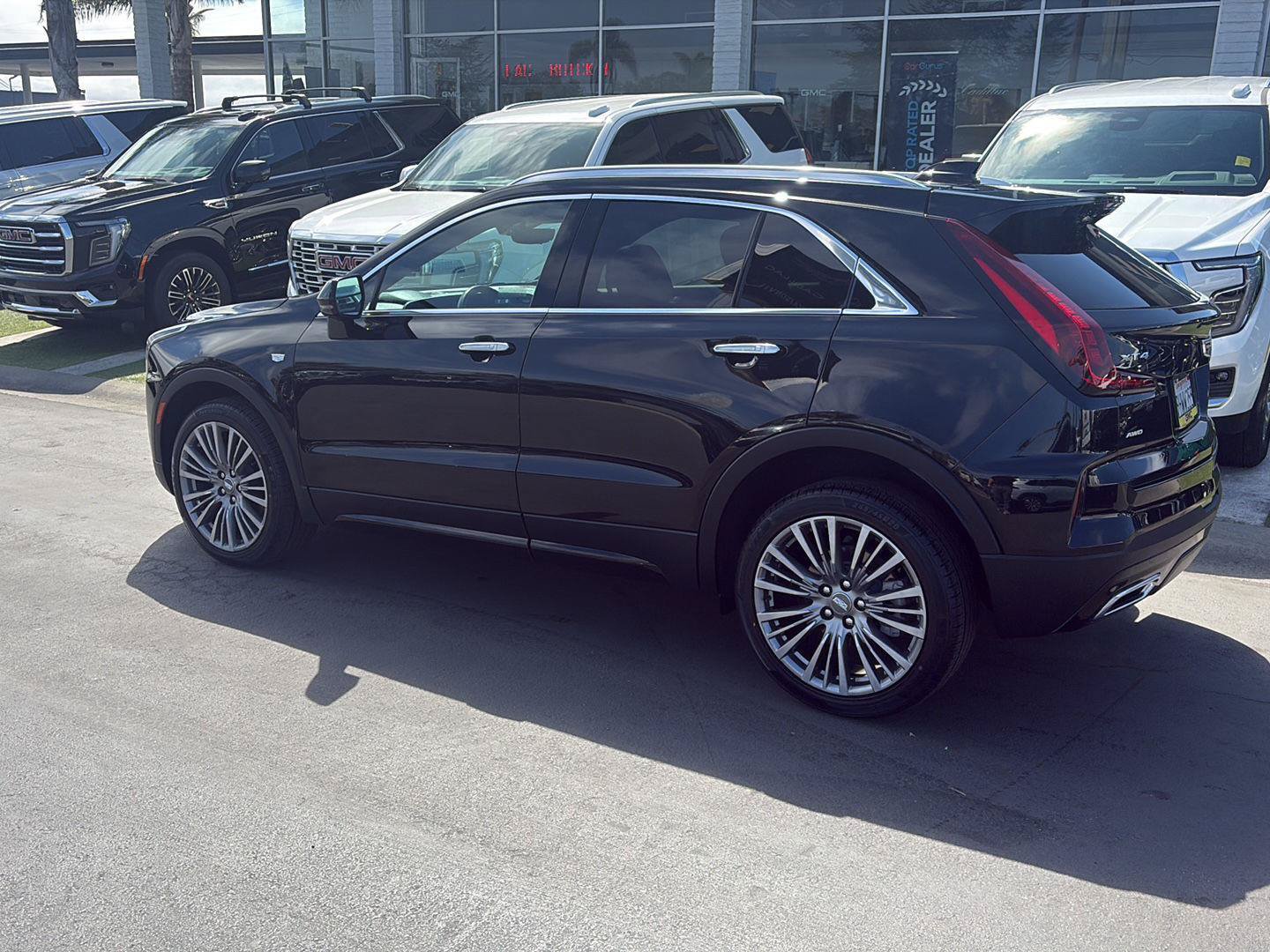 Used 2024 Cadillac XT4 Premium Luxury w/ Technology Package AWD/4WD image 3