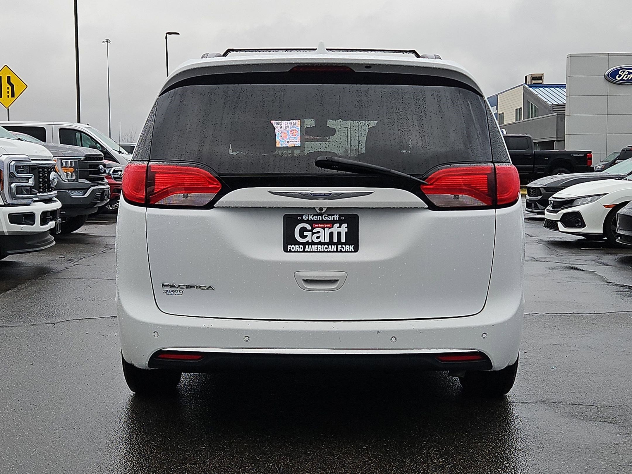 Used 2017 Chrysler Pacifica Touring-L image 7