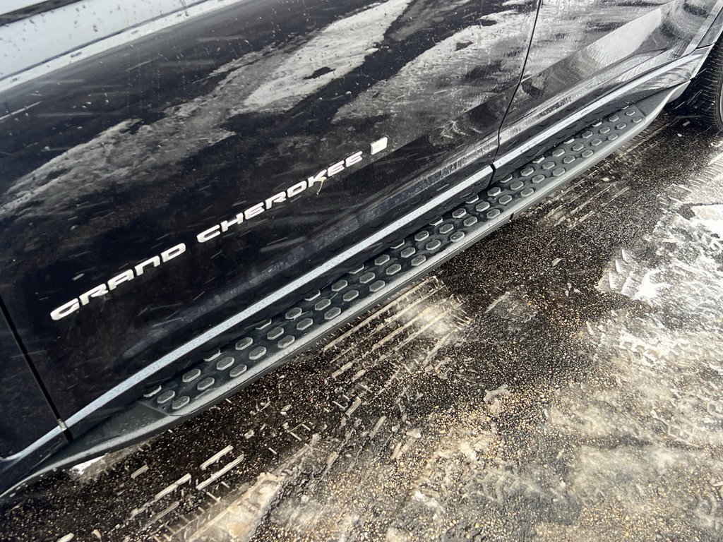 Used 2024 Jeep Grand Cherokee L Overland w/ Advanced Protech Group III image 9