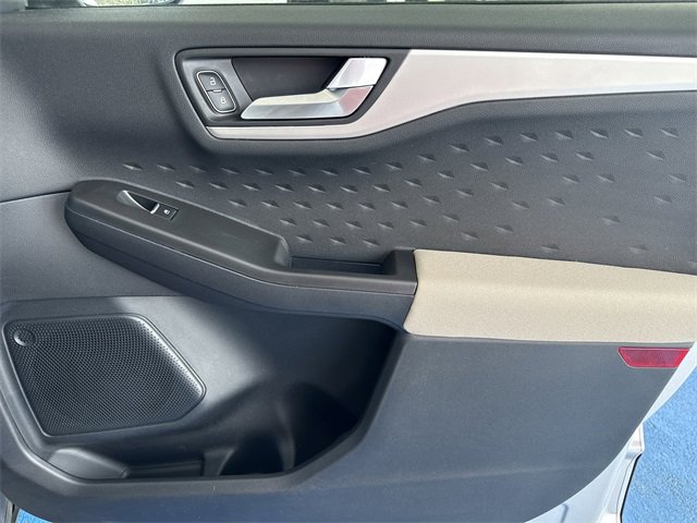 Used 2020 Ford Escape SE image 34