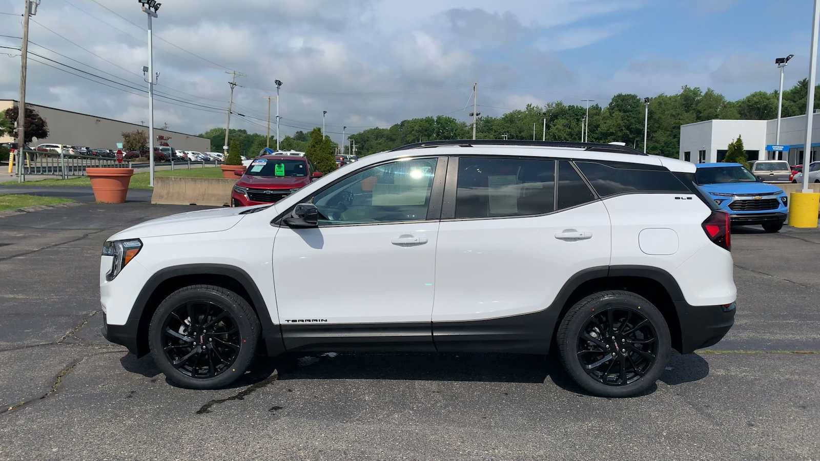 Certified 2024 GMC Terrain SLE w/ Driver Convenience Package AWD/4WD image 5