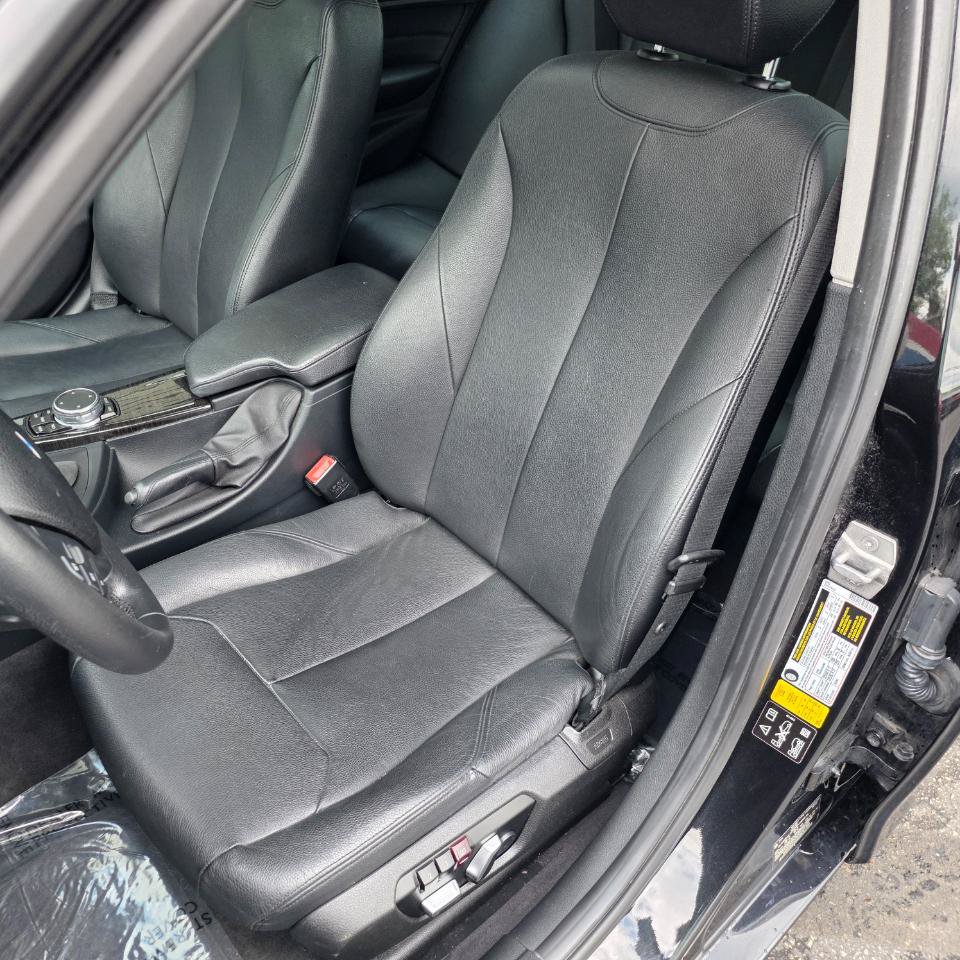 Used 2017 BMW 320i xDrive Sedan AWD/4WD image 25