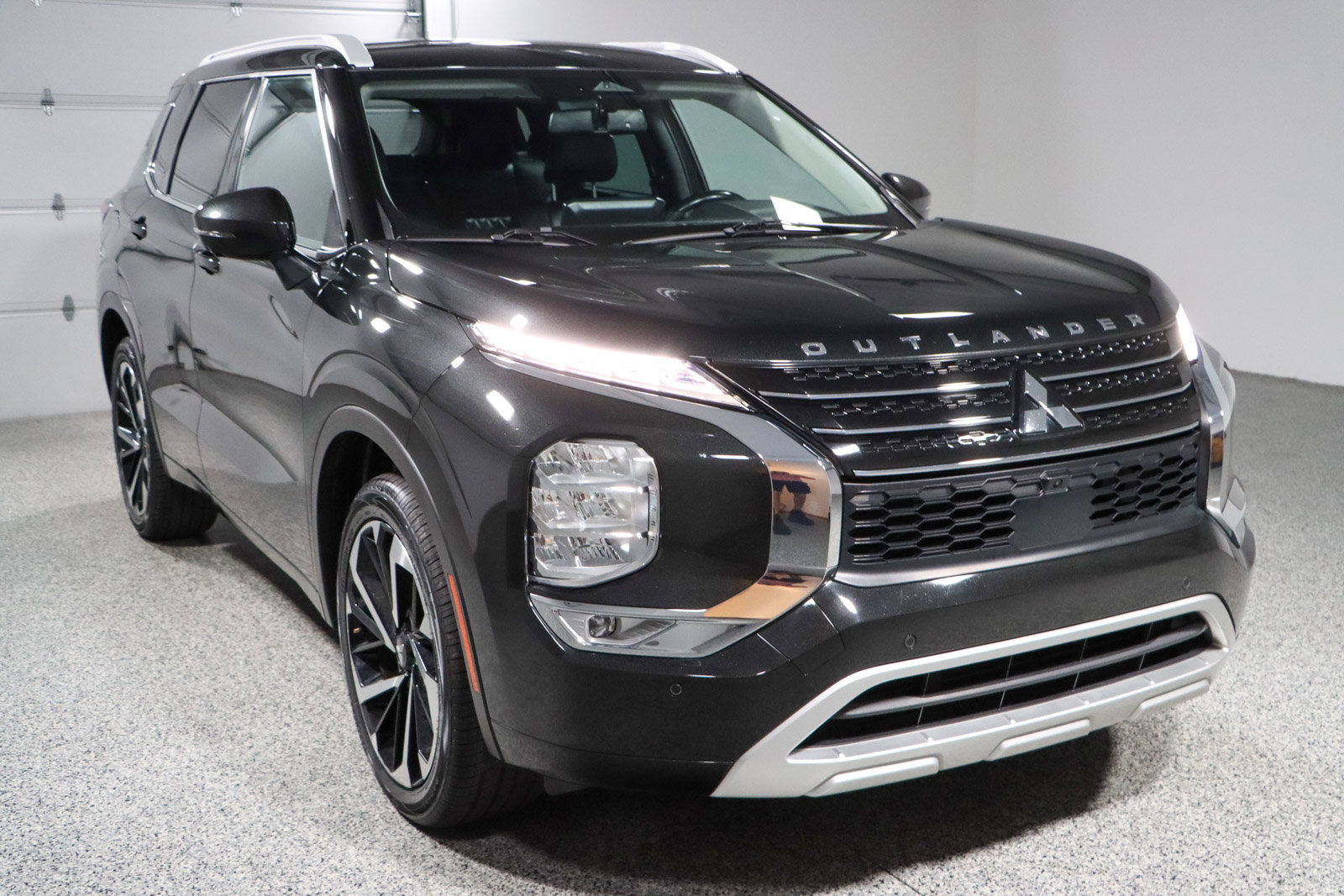 Used 2023 Mitsubishi Outlander SEL image 5