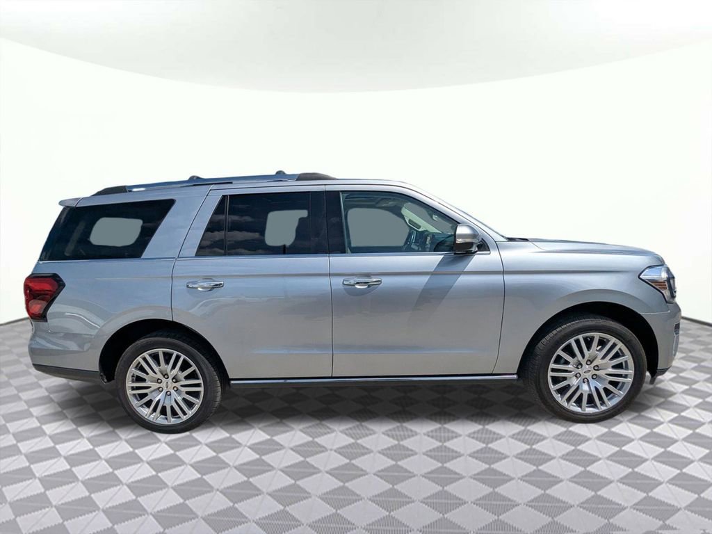 Used 2024 Ford Expedition Limited AWD/4WD image 2
