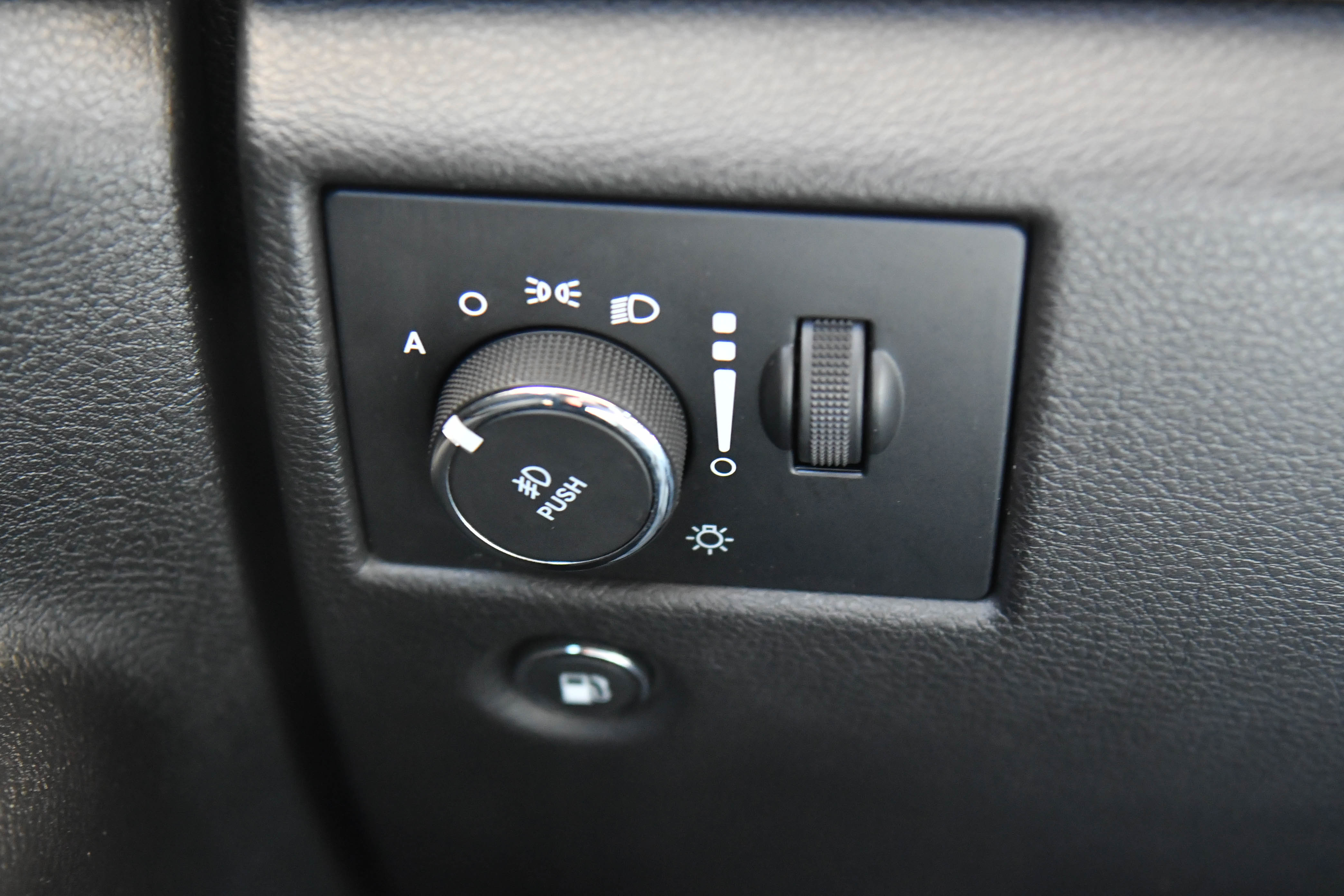 Used 2021 Jeep Grand Cherokee Laredo image 31