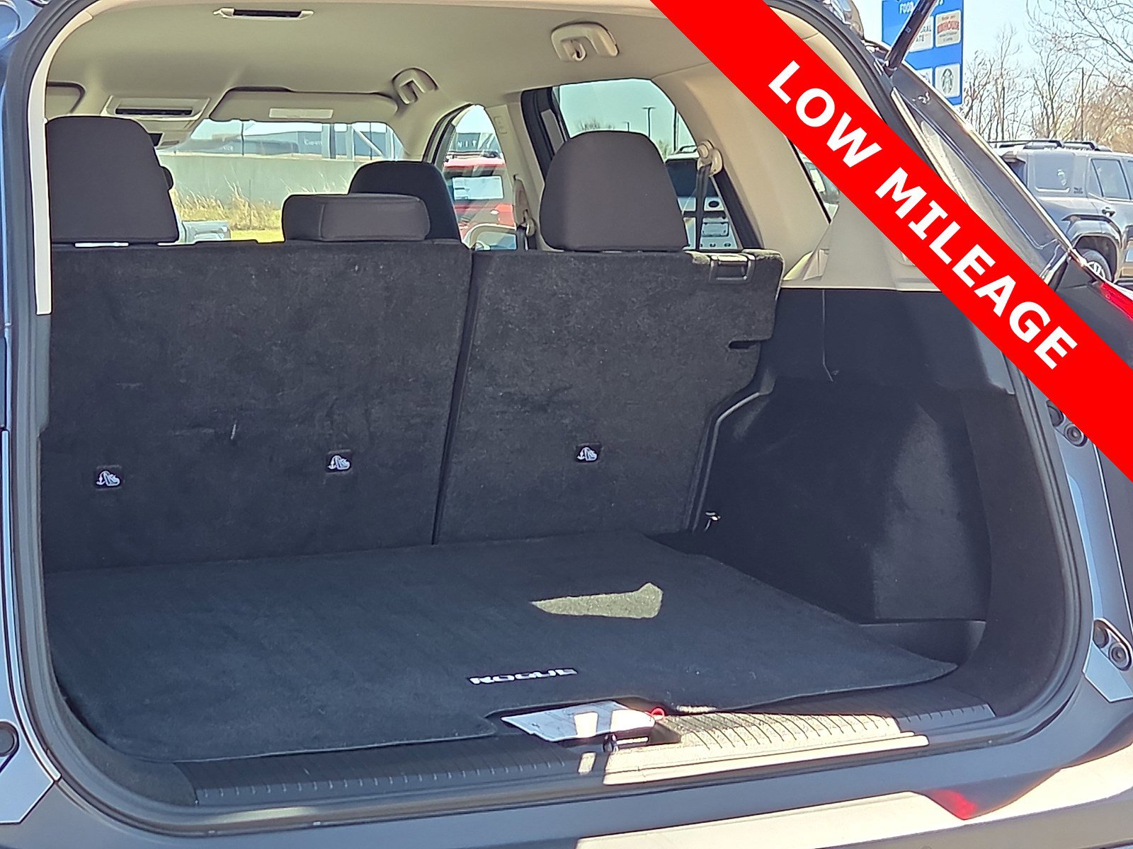 Used 2023 Nissan Rogue S image 9