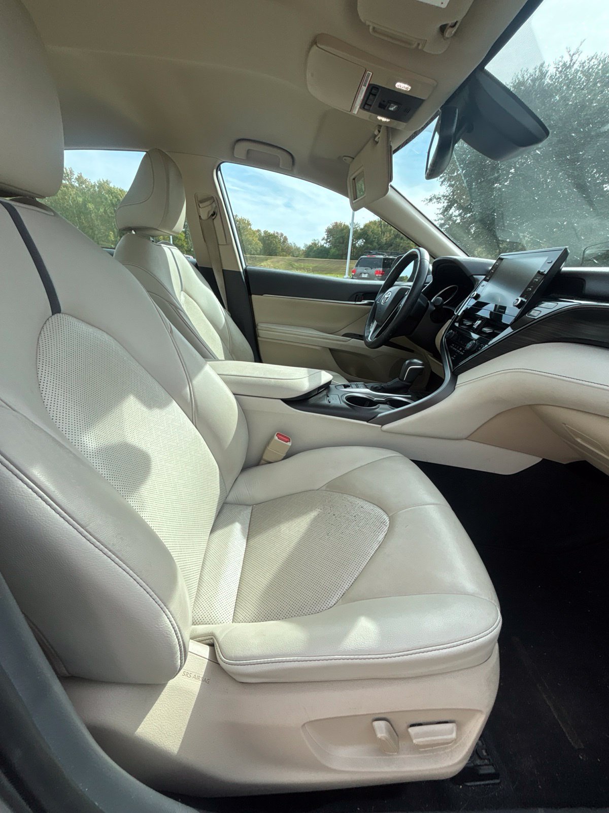 Used 2022 Toyota Camry XLE FWD image 10