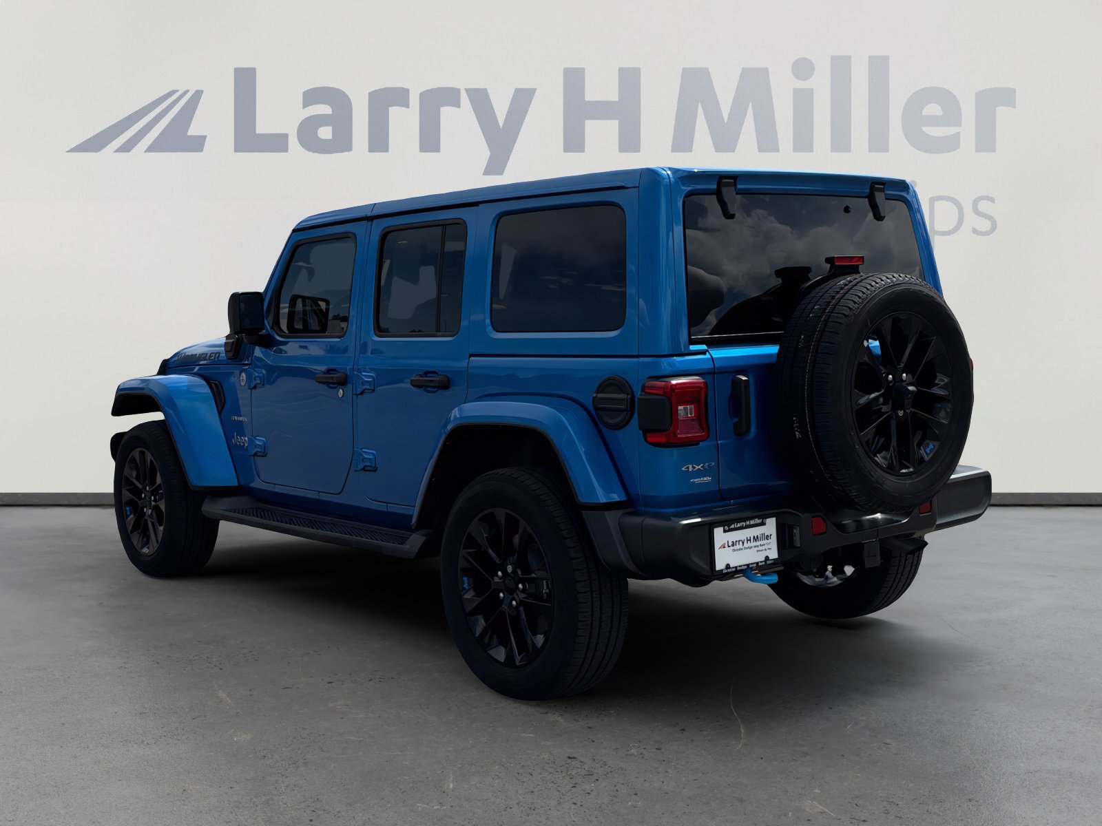 Used 2023 Jeep Wrangler Sahara w/ Cold Weather Group image 4