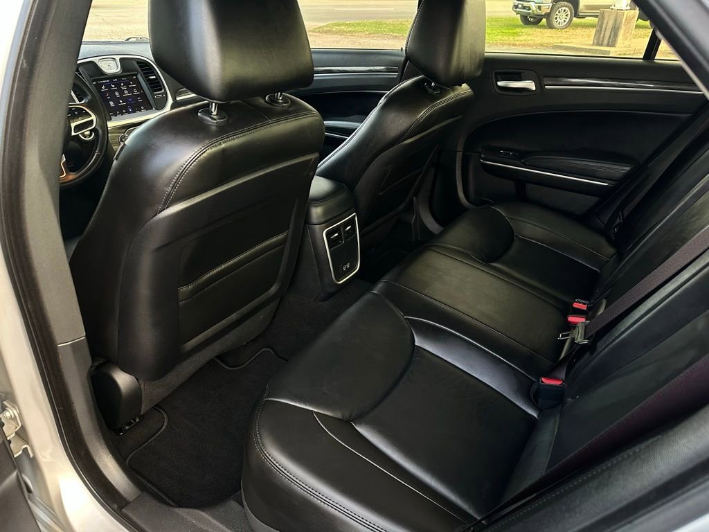 Used 2022 Chrysler 300 Touring L image 13