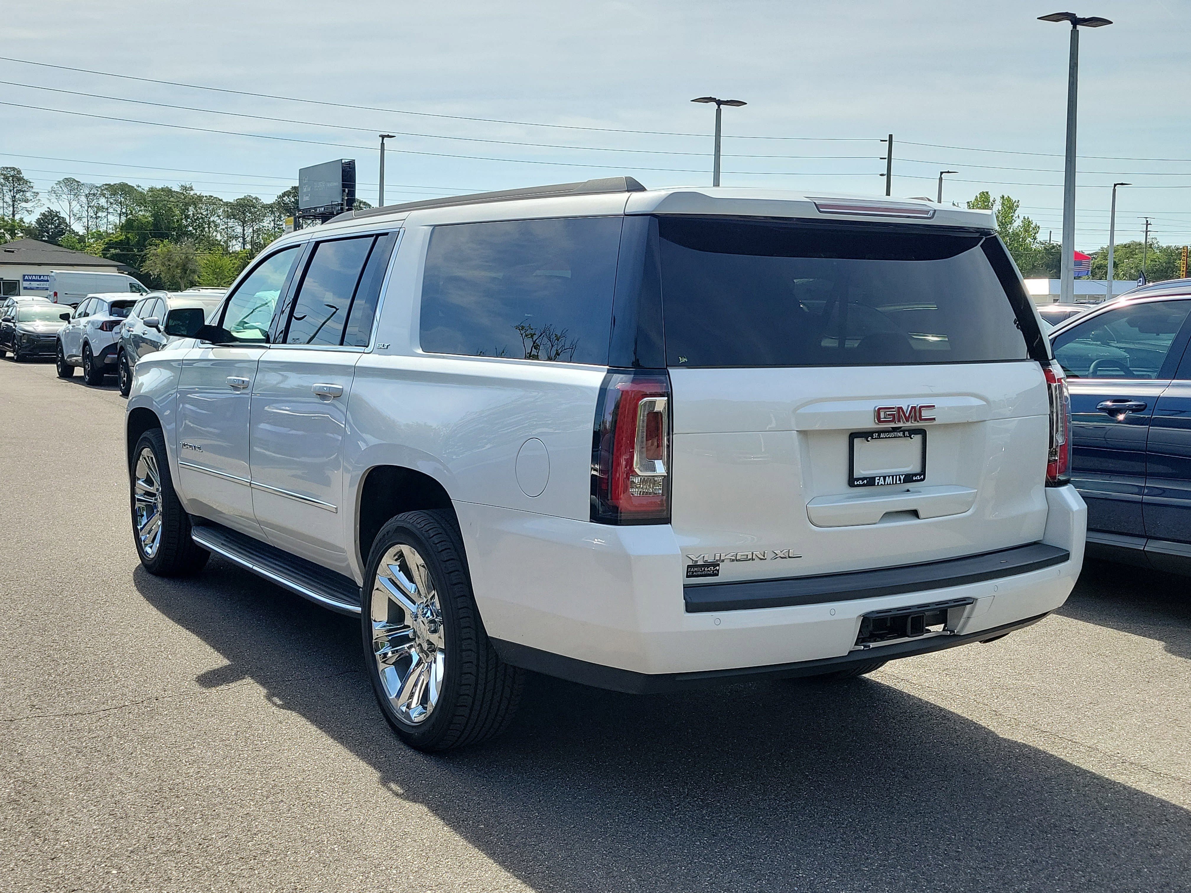 Used 2019 GMC Yukon XL SLT w/ Premium Edition RWD image 4