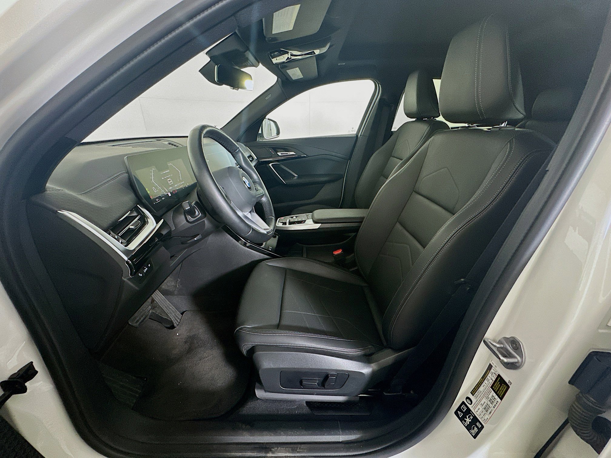 Used 2025 BMW X2 xDrive28i image 13