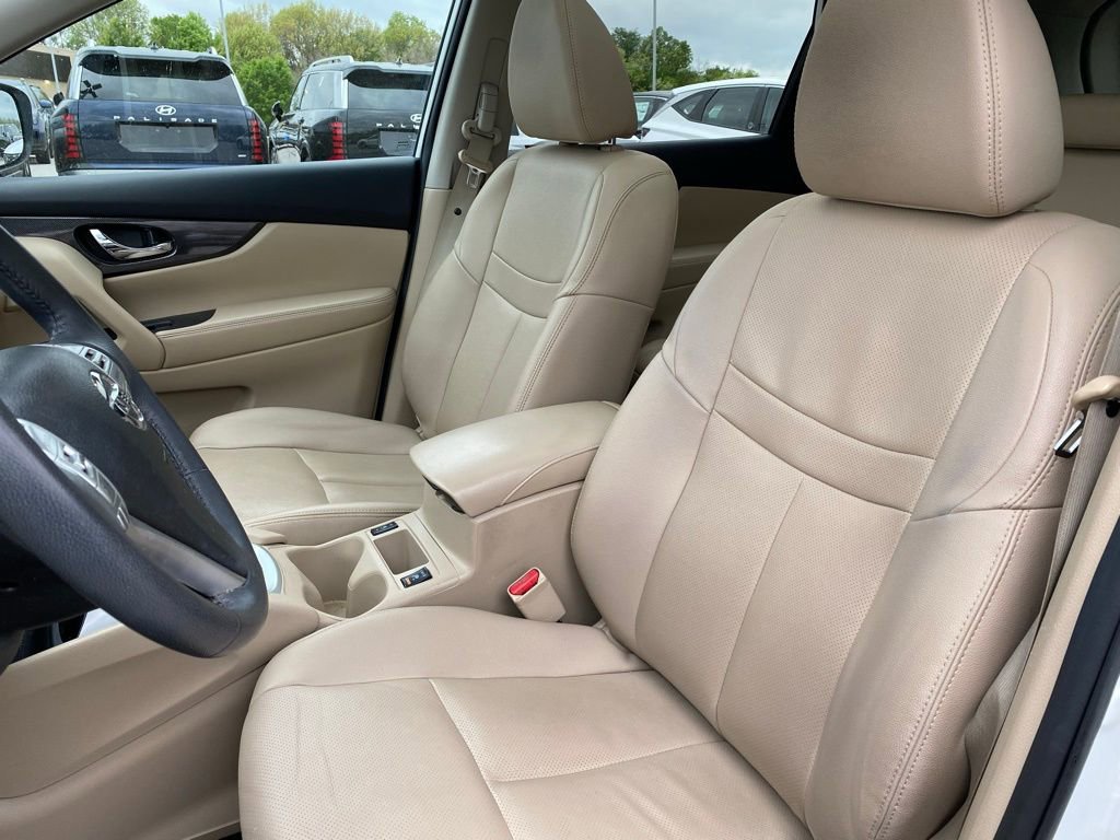 Used 2016 Nissan Rogue SL w/ SL Premium Package image 15