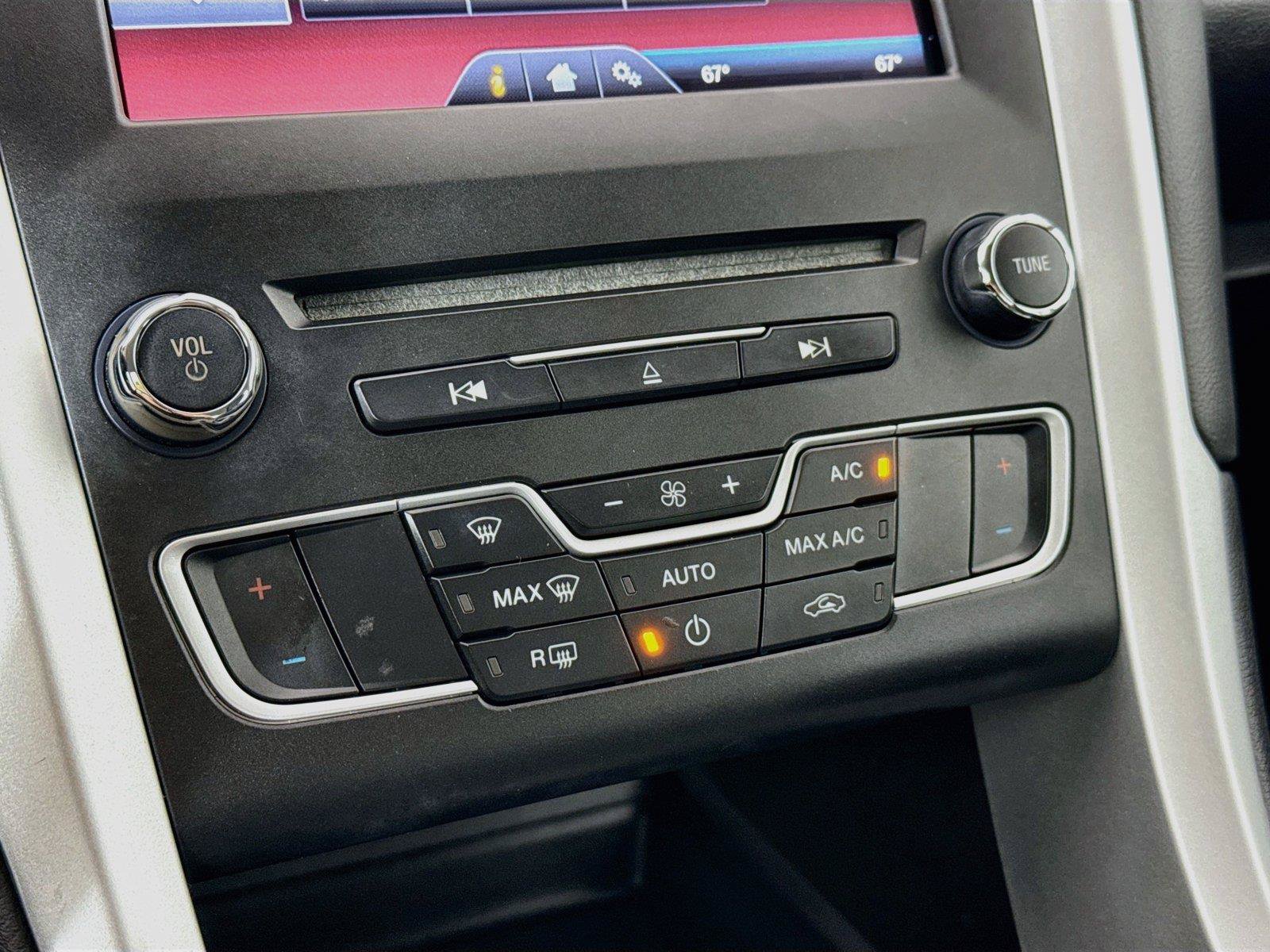 Used 2016 Ford Fusion SE FWD image 23