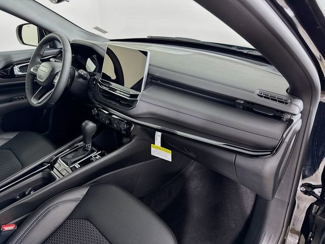 New 2026 Jeep Compass Latitude image 28