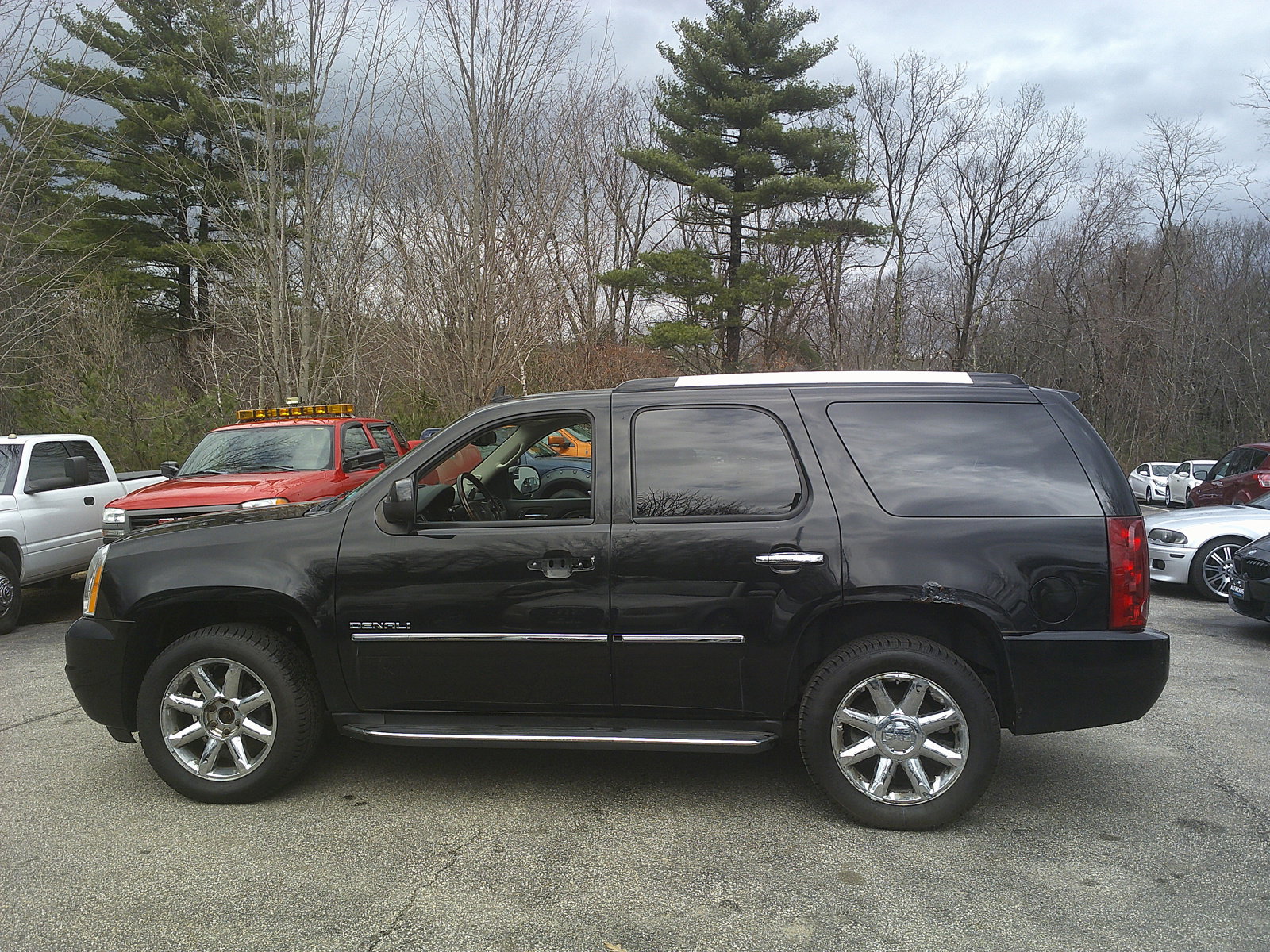 Used 2011 GMC Yukon Denali image 8