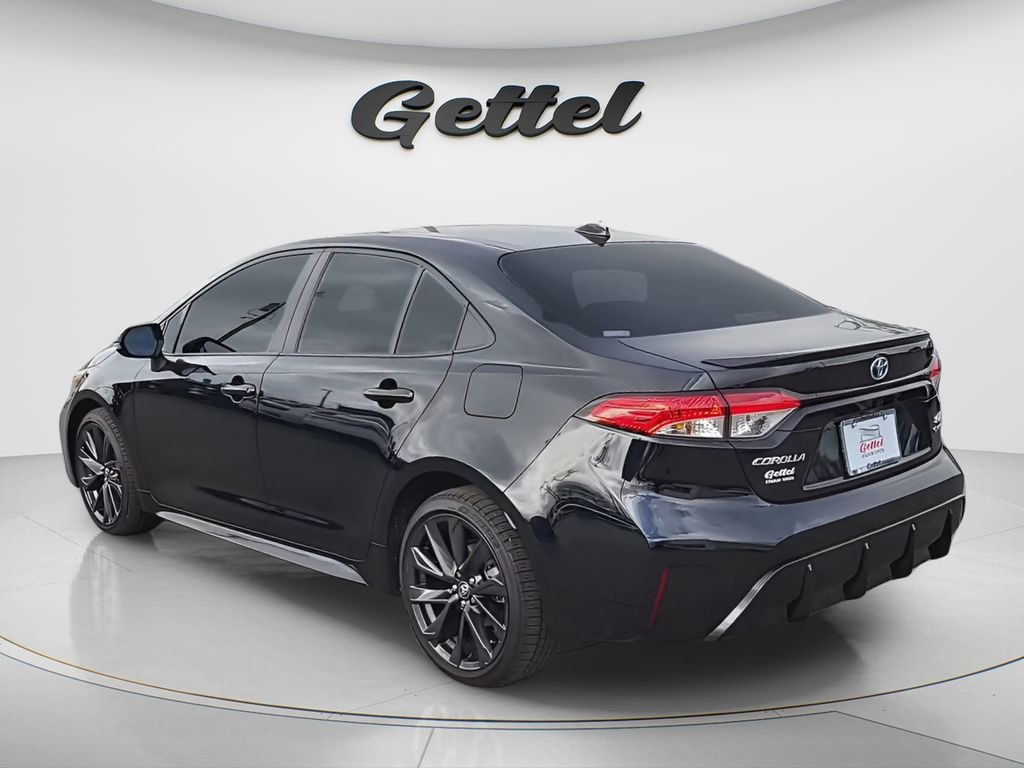 Used 2025 Toyota Corolla SE image 3