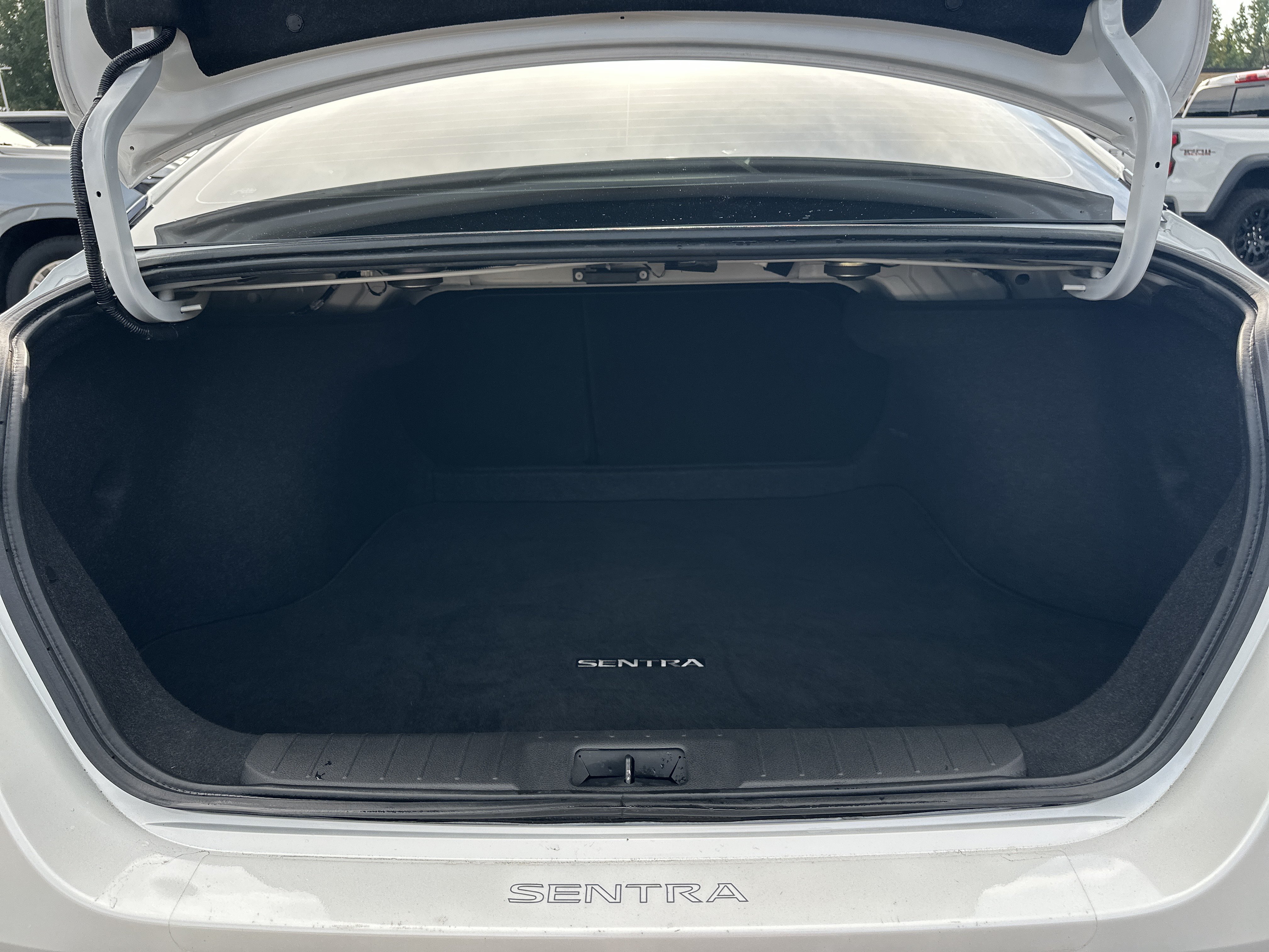 Used 2023 Nissan Sentra SR FWD image 19