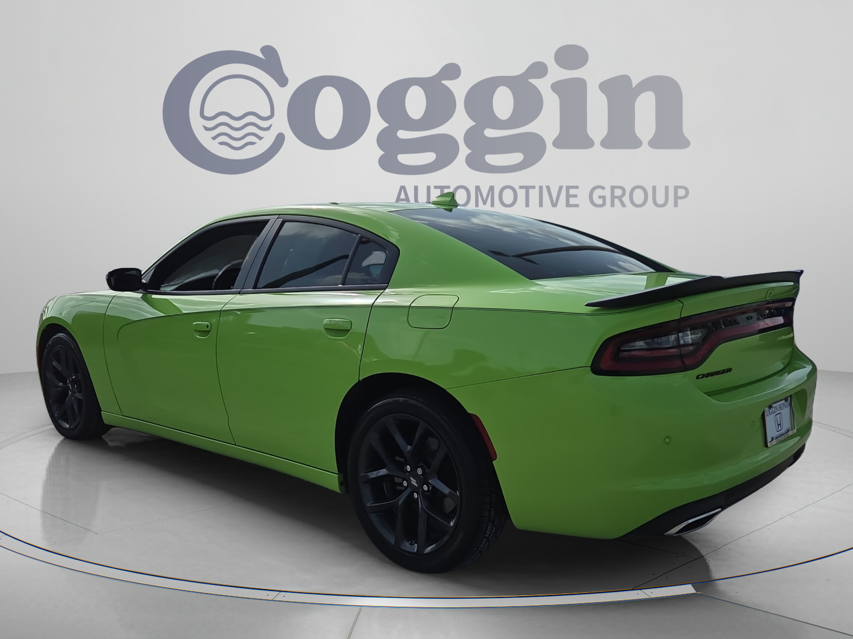 Used 2023 Dodge Charger SXT w/ Blacktop Package RWD image 3