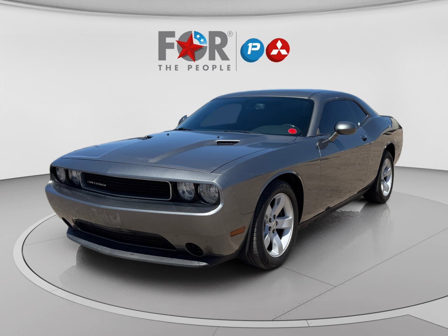 Used 2012 Dodge Challenger SXT RWD image 1