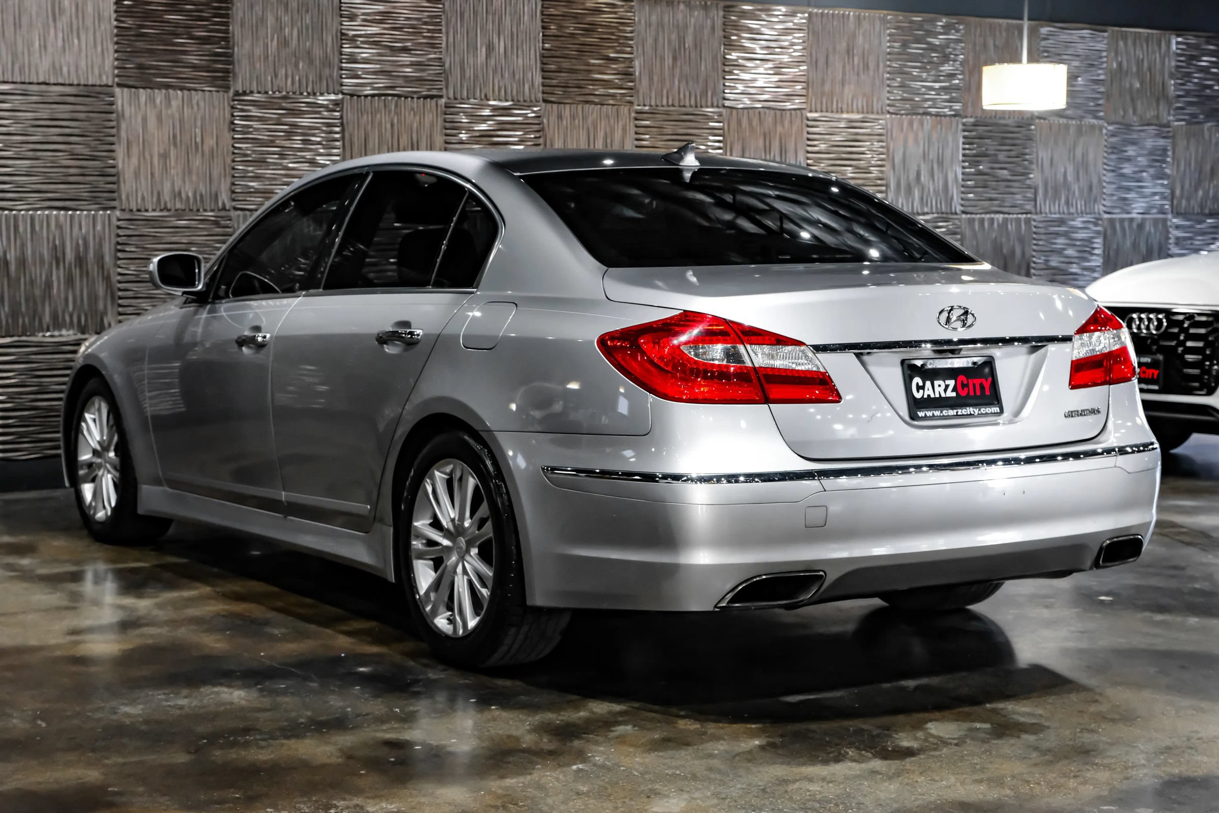 Used 2013 Hyundai Genesis 3.8 w/ Premium Pkg RWD image 10