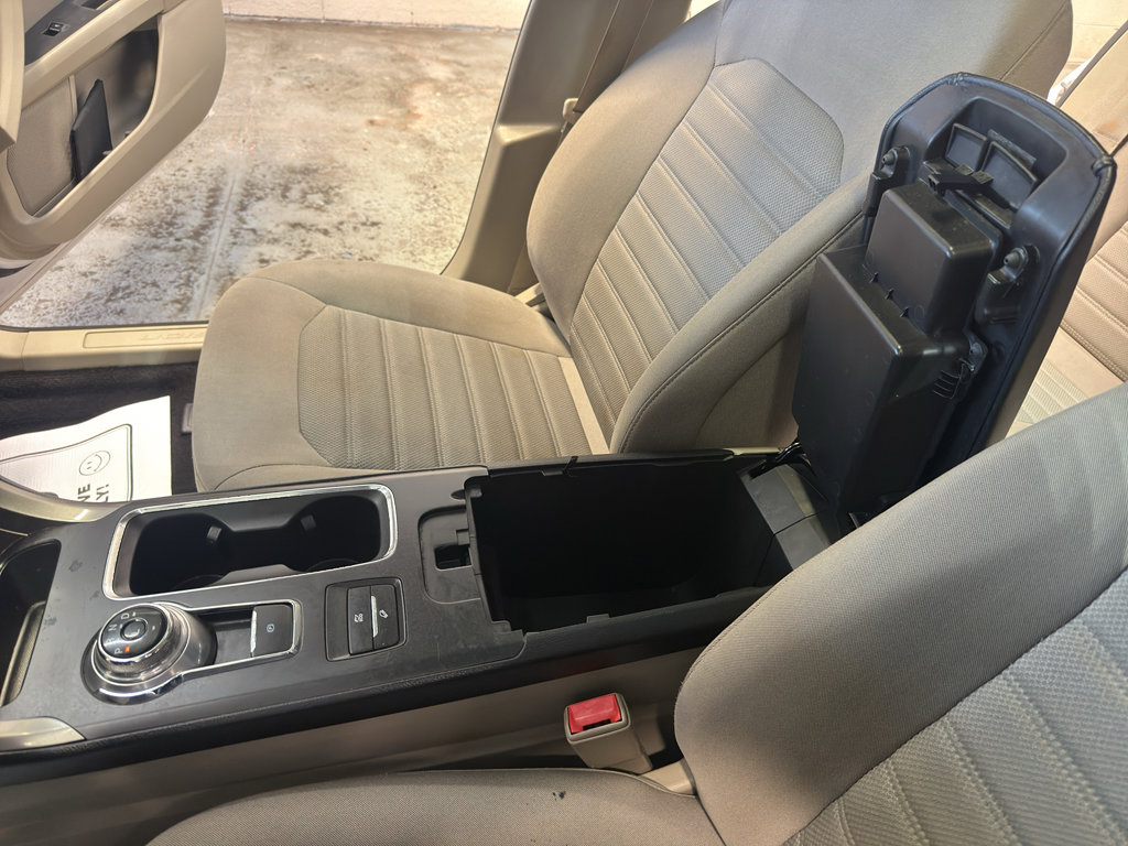 Used 2019 Ford Fusion SE FWD image 19