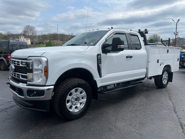 Used 2024 Ford F350 XLT image 1