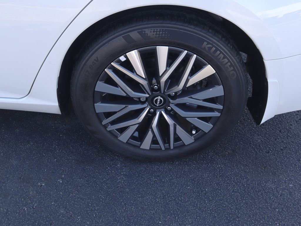 Used 2025 Nissan Altima 2.5 SV w/ SV Premium Package image 9