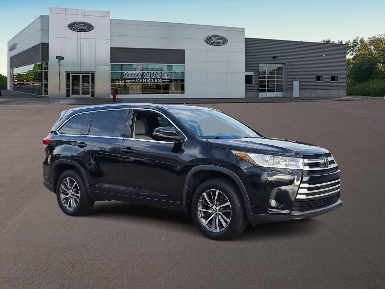 Used 2017 Toyota Highlander XLE AWD/4WD image 2