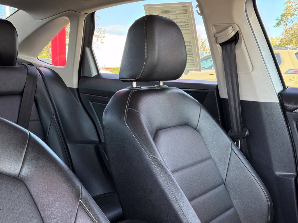 Used 2024 Volkswagen Jetta SE FWD image 32