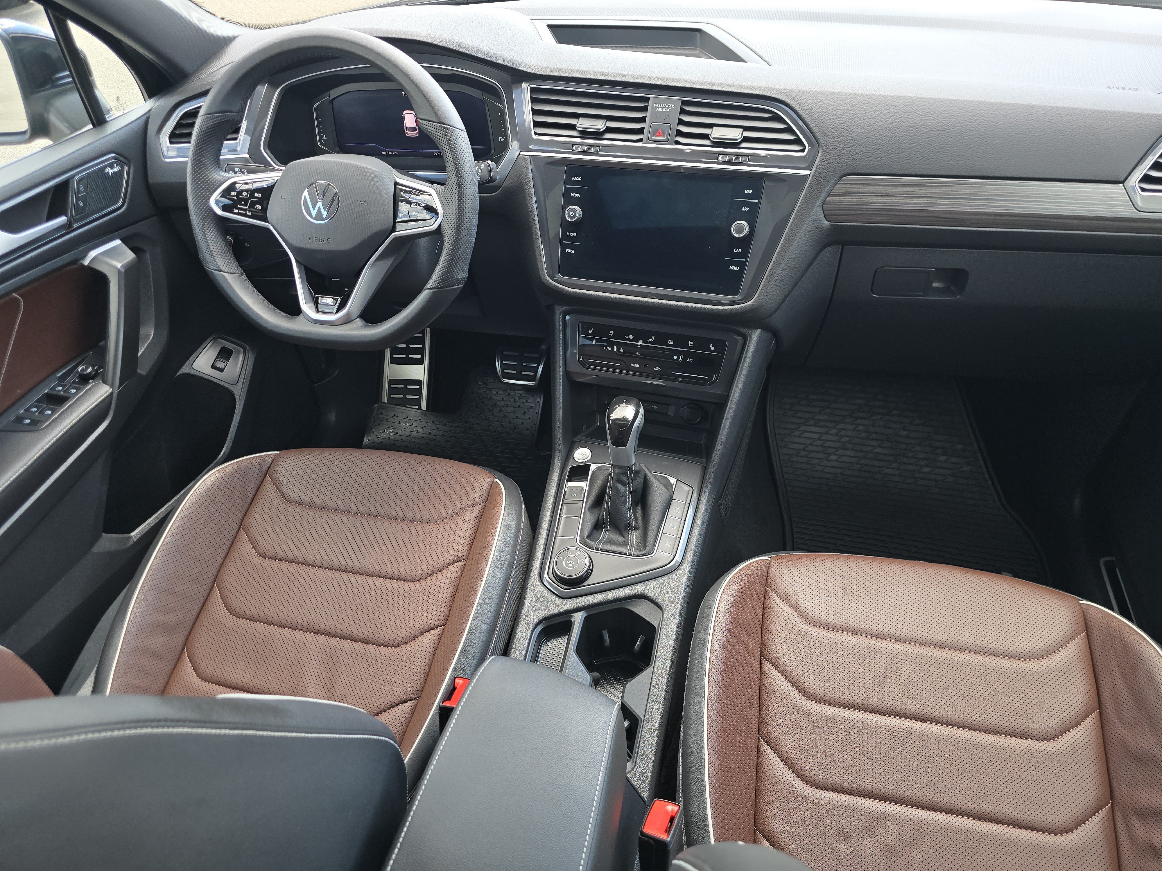 Certified 2024 Volkswagen Tiguan SEL R-Line AWD/4WD image 21