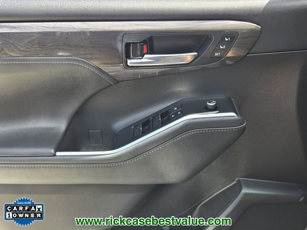 Used 2021 Toyota Highlander Platinum FWD image 36