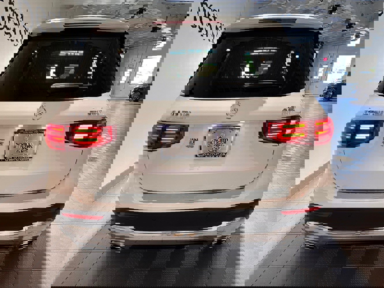 New 2025 Mercedes-Benz GLB 250 4MATIC image 5