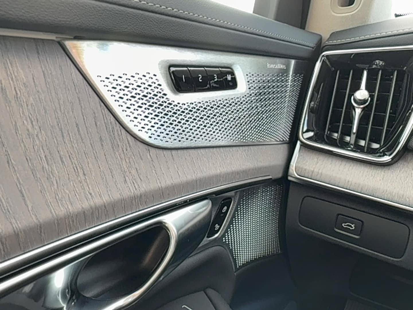 New 2026 Volvo XC90 B6 Ultra w/ Lounge Package AWD/4WD image 17