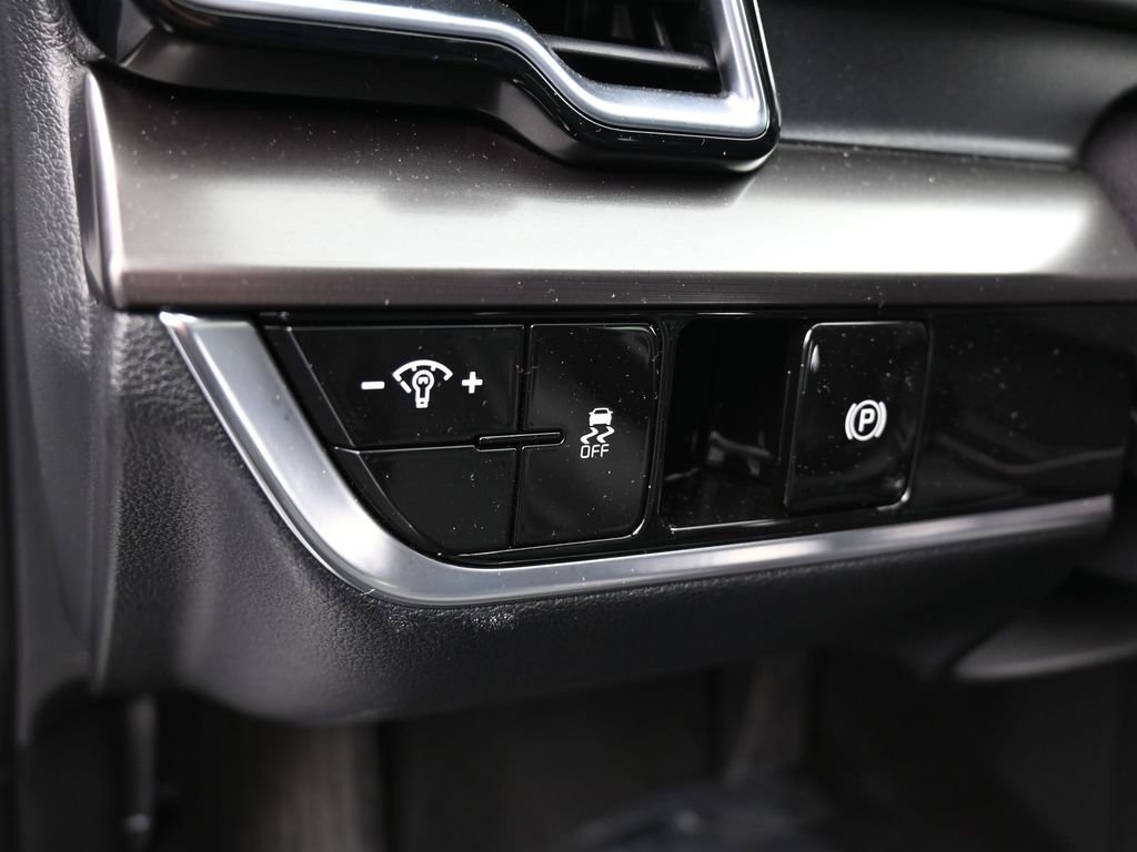 Used 2025 Kia Sportage EX image 14