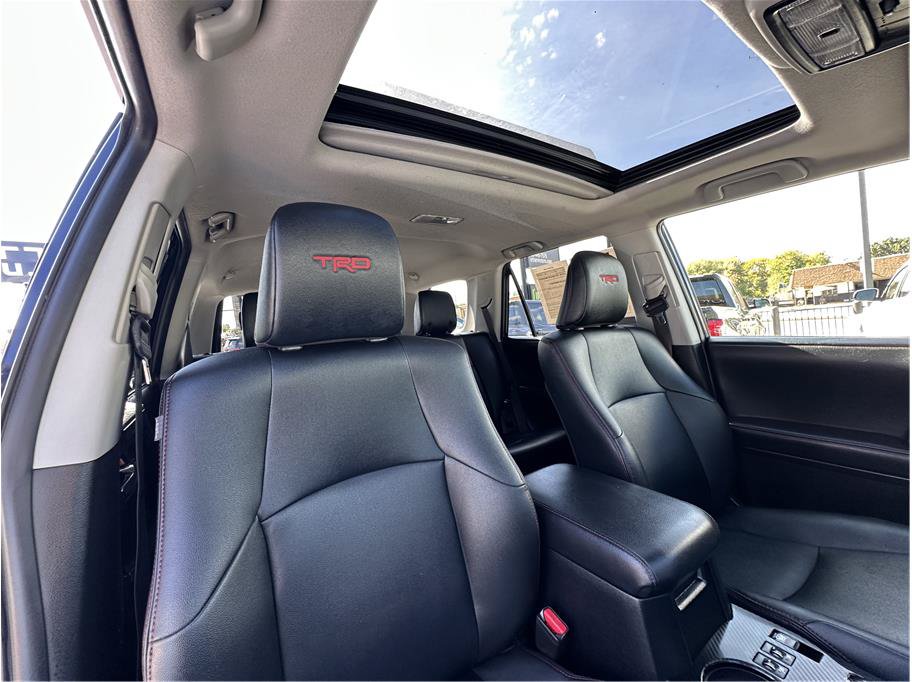 Used 2020 Toyota 4Runner Venture w/ Moonroof Package AWD/4WD image 15
