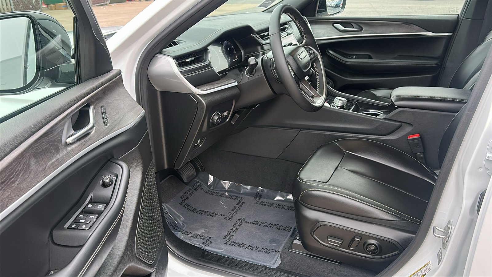 Used 2025 Jeep Grand Cherokee Limited w/ Trailer Tow Package image 14