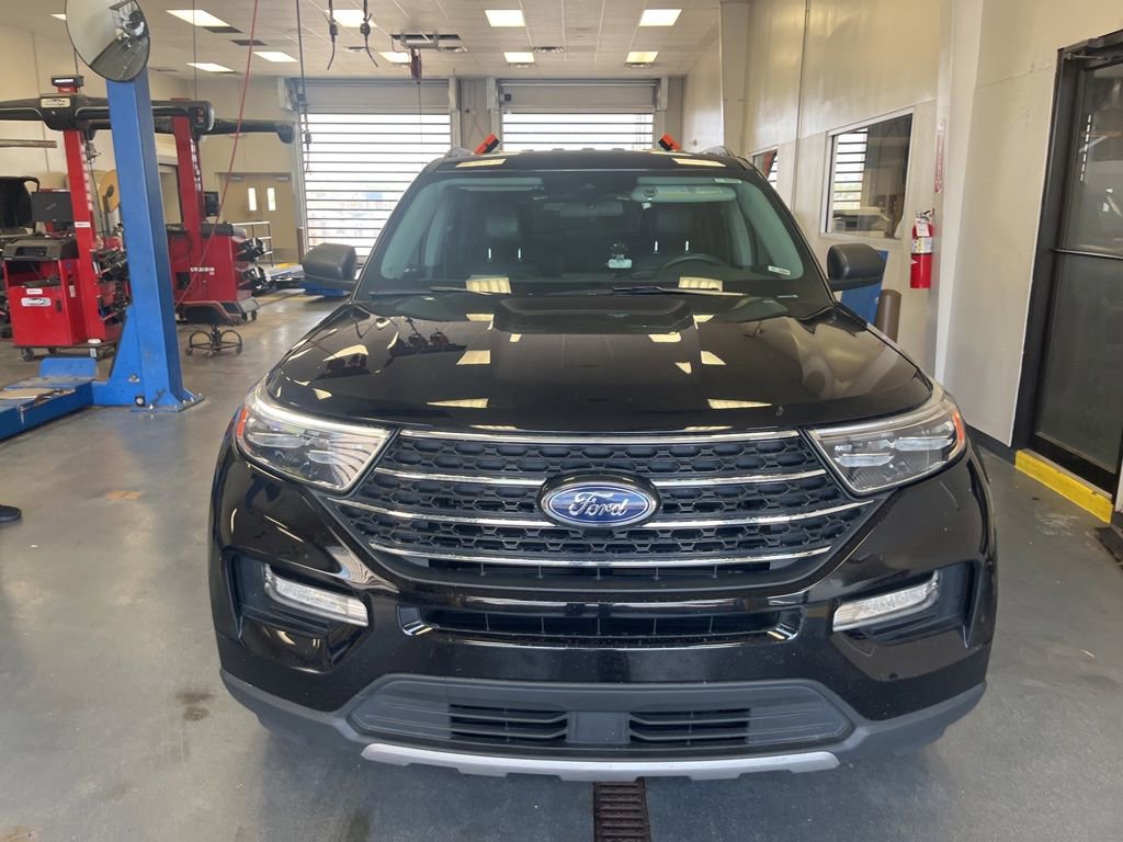 Used 2022 Ford Explorer XLT w/ Equipment Group 202A AWD/4WD image 8