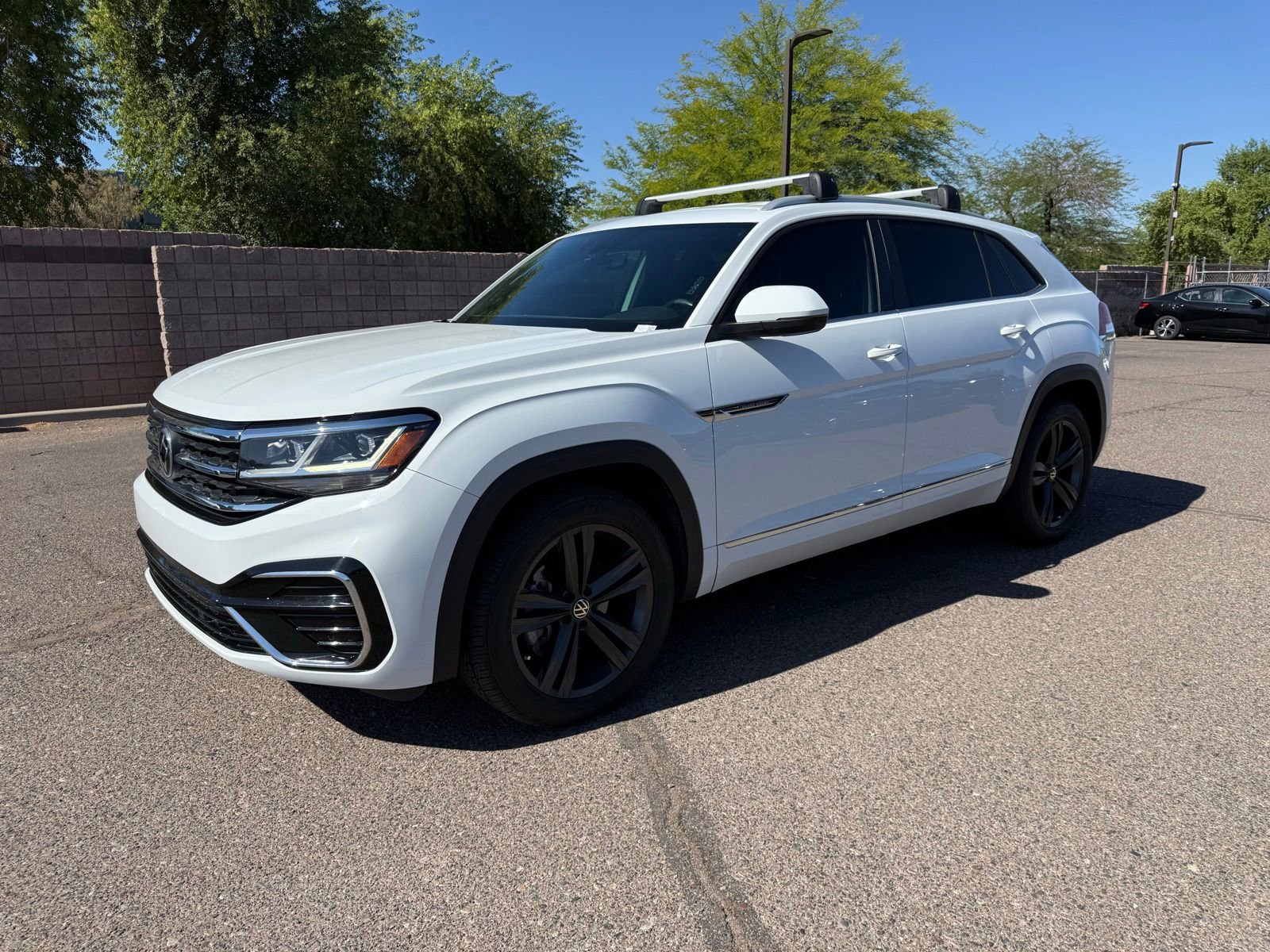 Used 2021 Volkswagen Atlas Cross Sport SE w/ V6 Towing Package FWD image 1