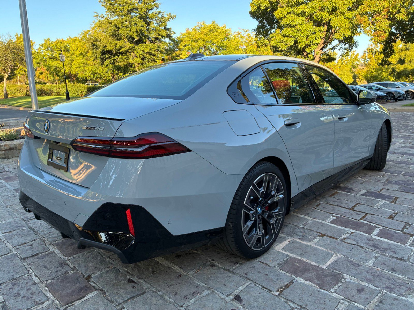 Used 2024 BMW i5 eDrive40i w/ Executive Package image 10