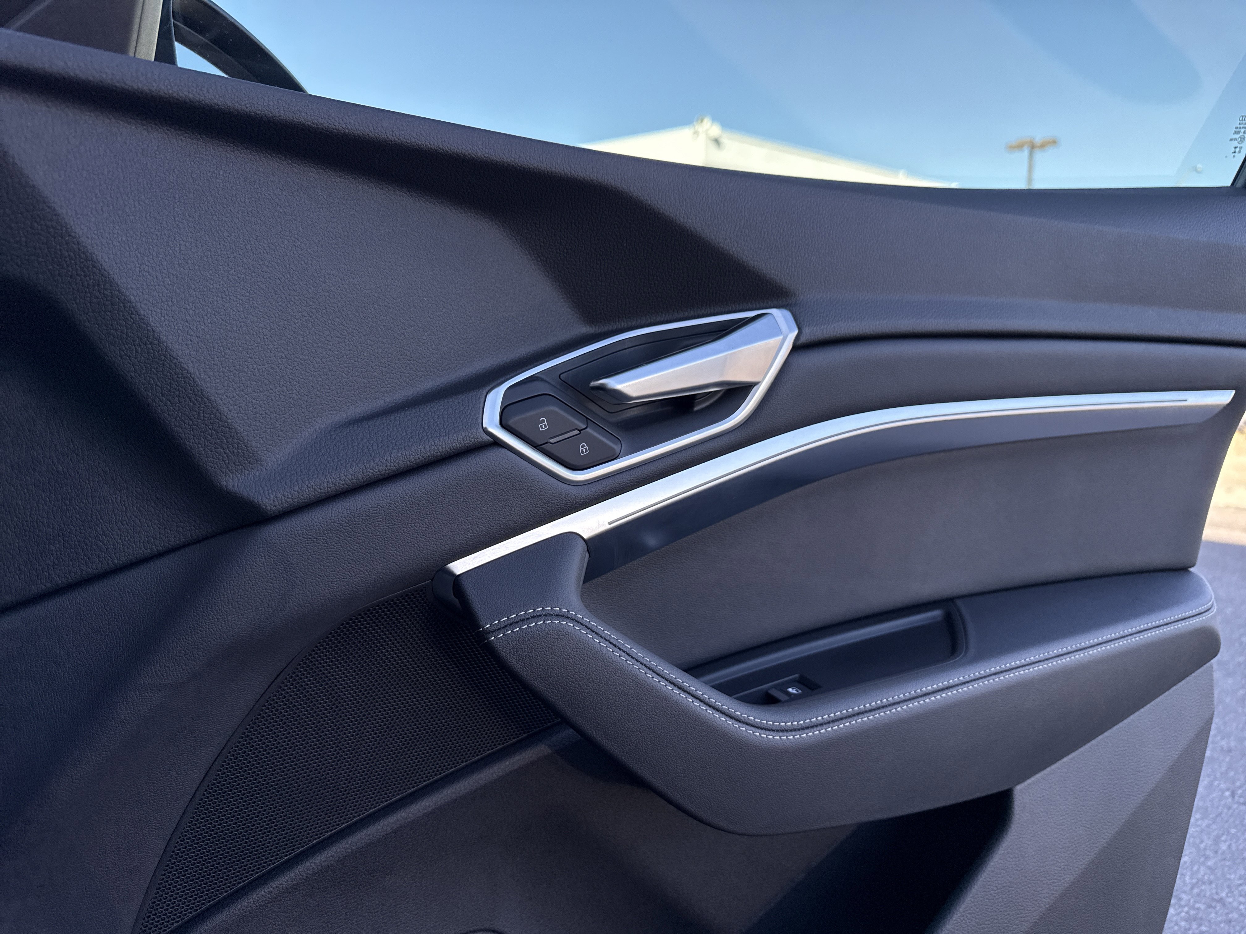 Used 2023 Audi e-tron Premium w/ Convenience Plus Package image 46