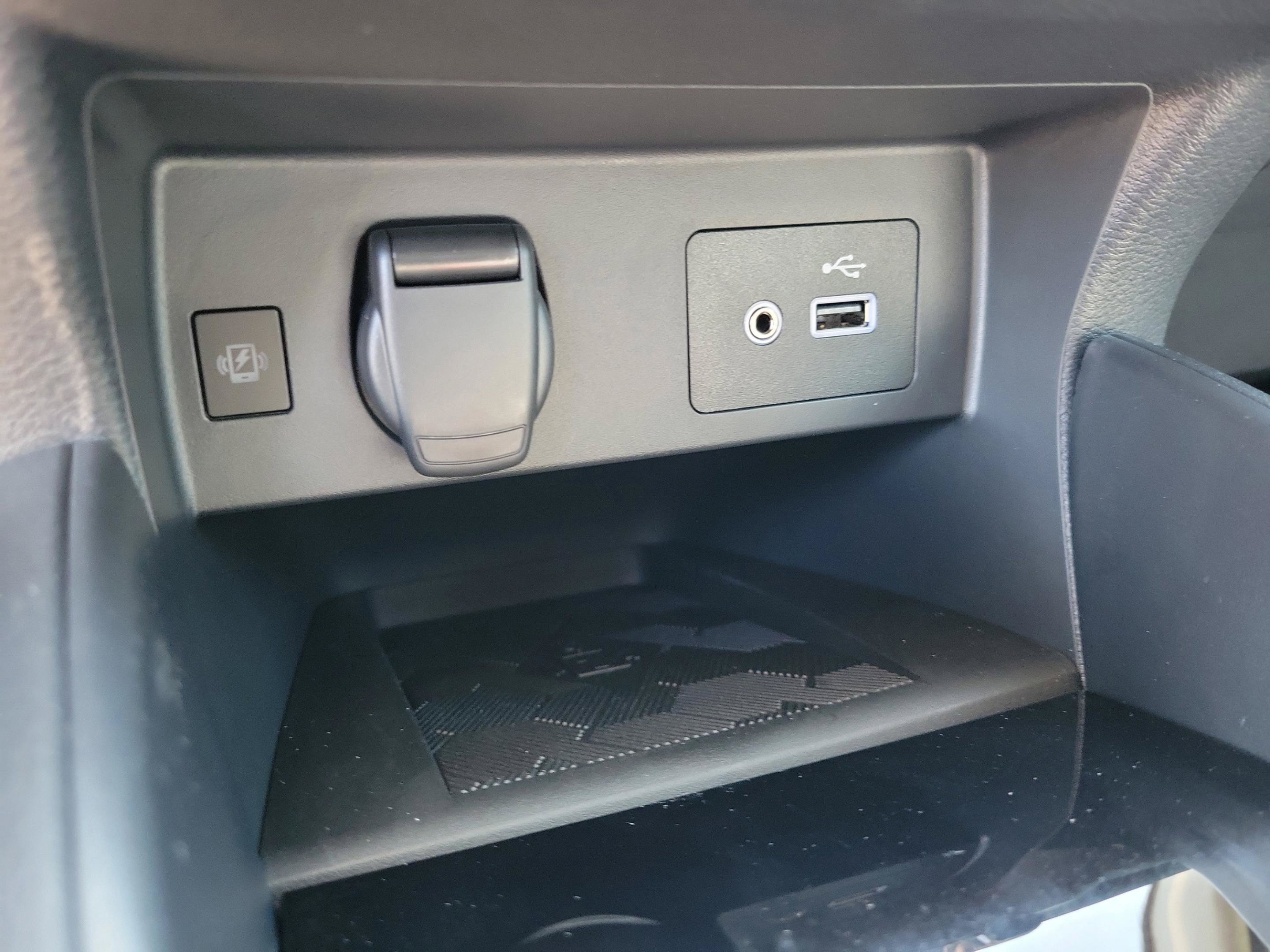 New 2025 Nissan Versa SV w/ Trunk Package FWD image 29