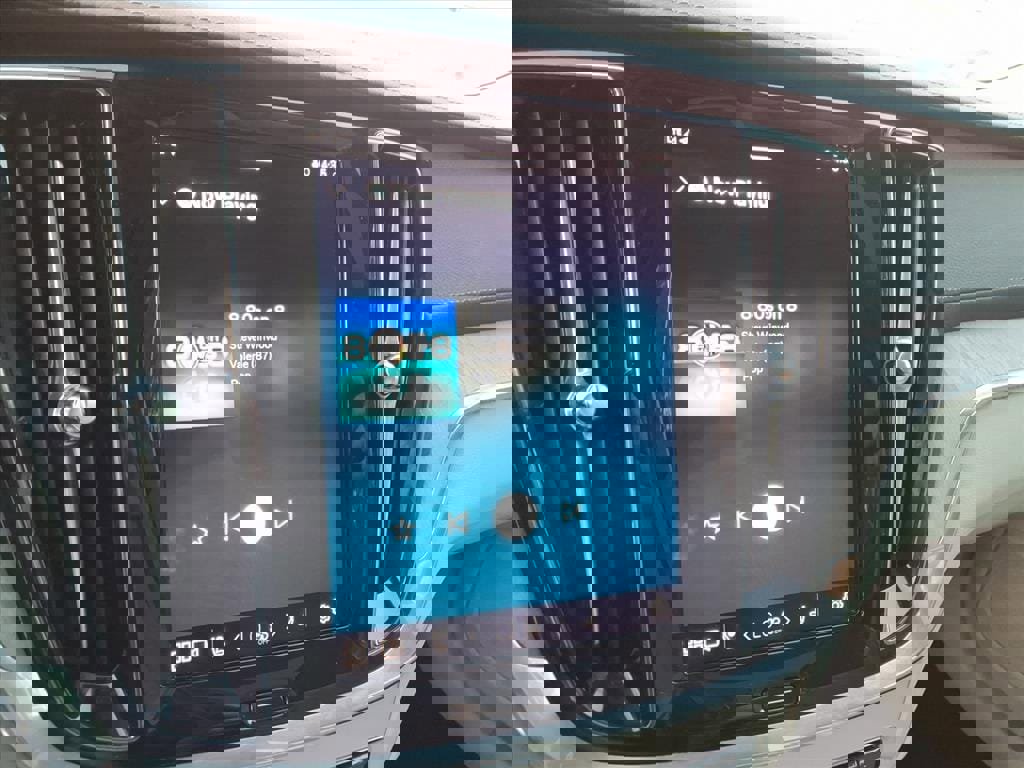 Certified 2024 Volvo S60 B5 Ultimate image 25