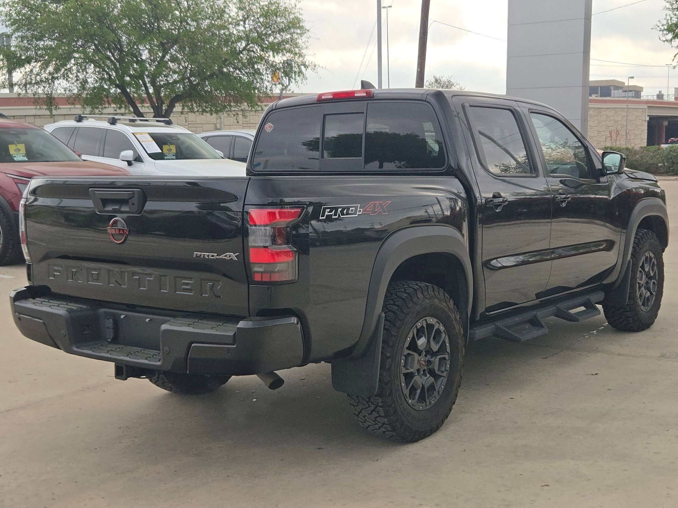 Used 2022 Nissan Frontier PRO-4X w/ Pro-4X Premium Package image 3