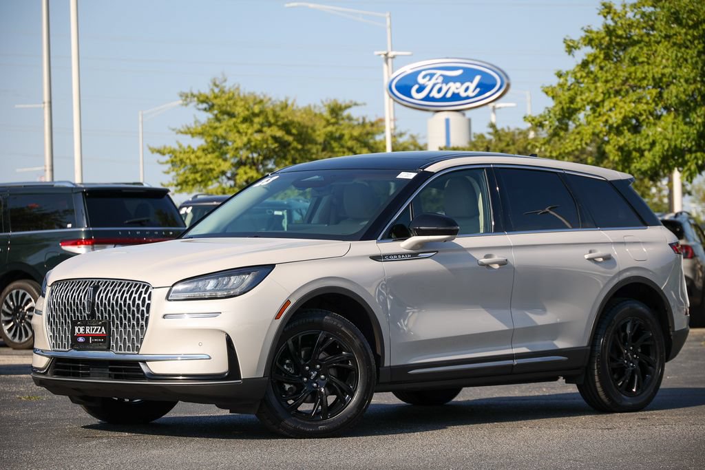 Used 2023 Lincoln Corsair AWD w/ Equipment Group 101A image 2