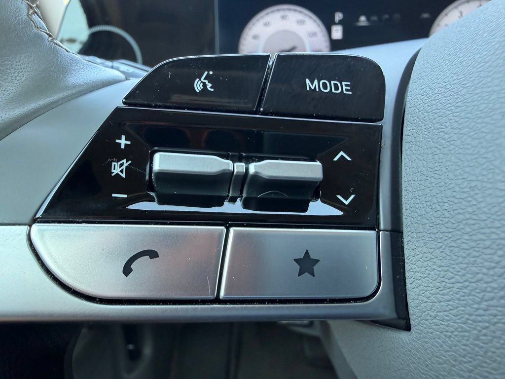 Used 2025 Hyundai Elantra SEL FWD image 15