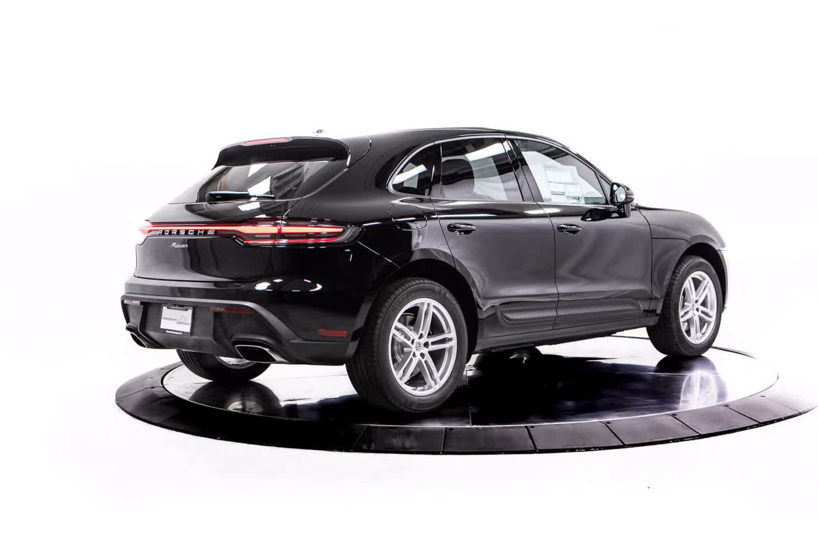 Certified 2026 Porsche Macan AWD/4WD image 7