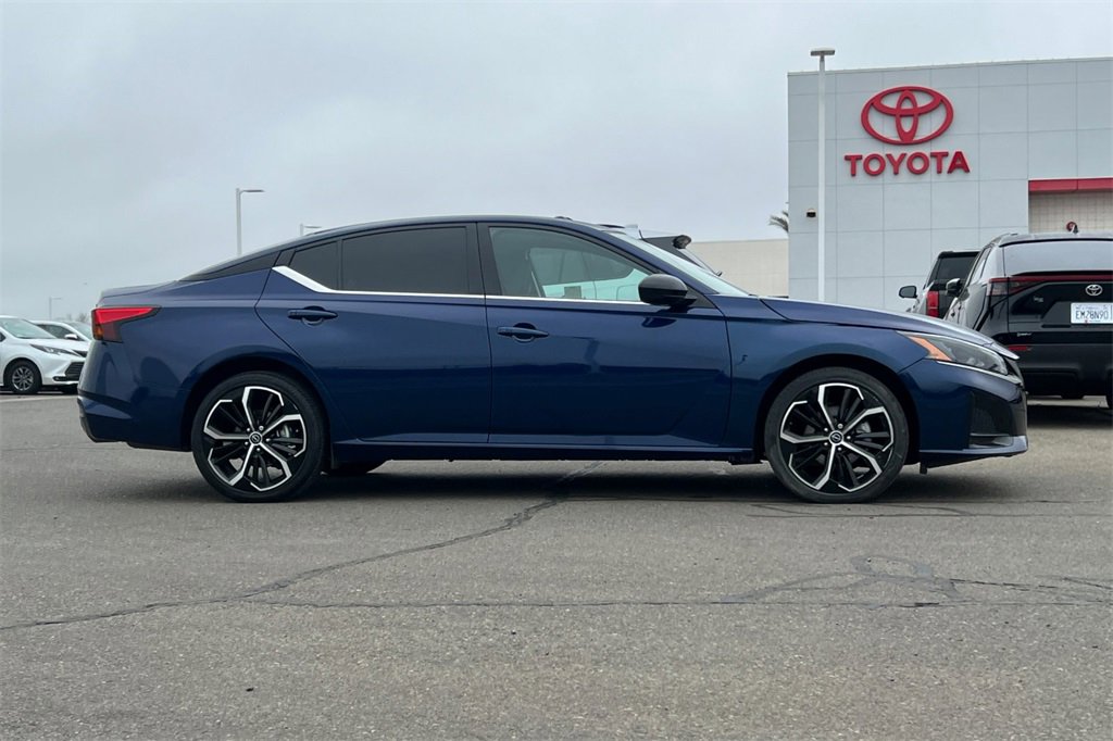 Used 2024 Nissan Altima 2.5 SR image 3