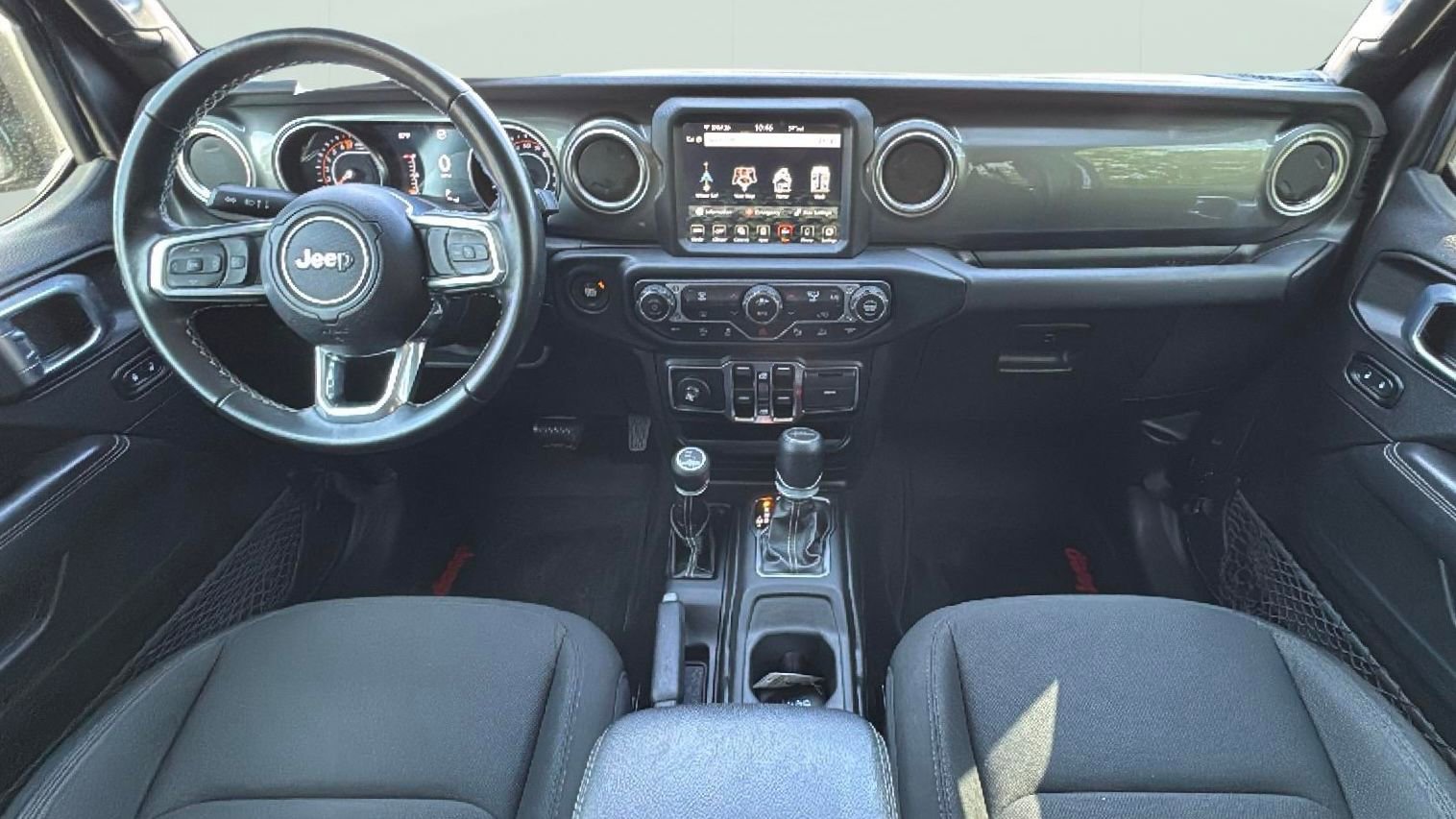 Used 2021 Jeep Gladiator Overland AWD/4WD image 12