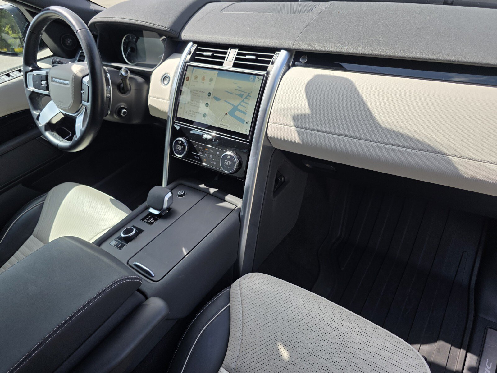 Certified 2023 Land Rover Discovery HSE R-Dynamic AWD/4WD image 30