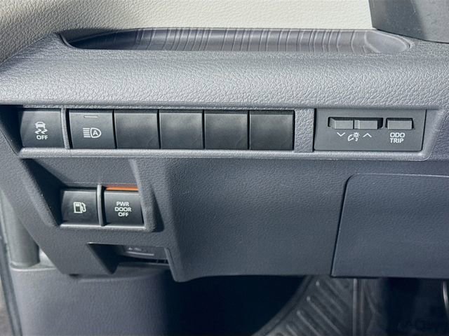 Certified 2024 Toyota Sienna XLE FWD image 10